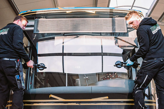 Windschutzscheibe tauschen: Dauer beim Scheibentausch und was man danach beachten sollte